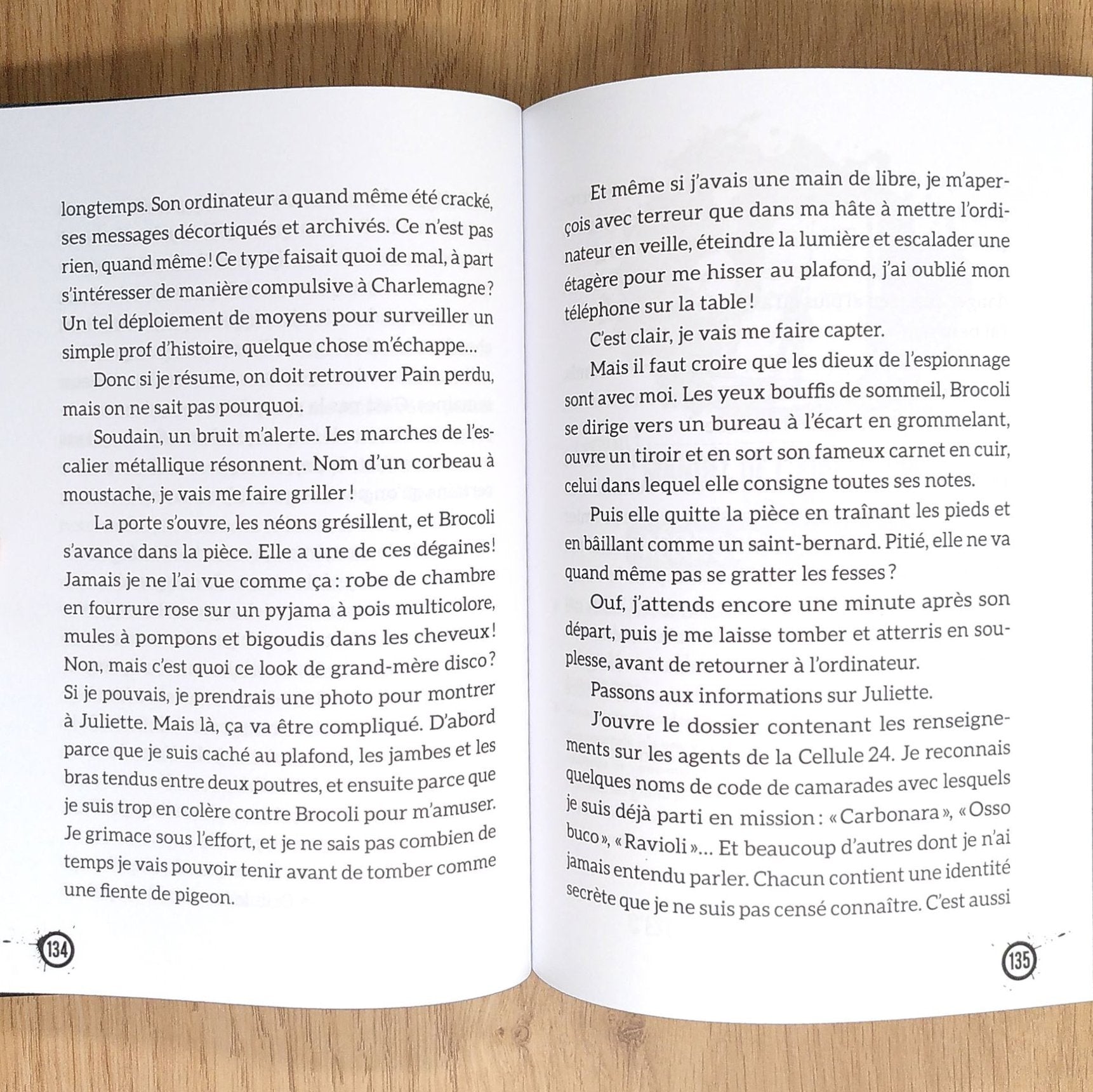 Cellule 24 Tome 1 : Collégien le jour, espion la nuit - Grand Format Livres OLF