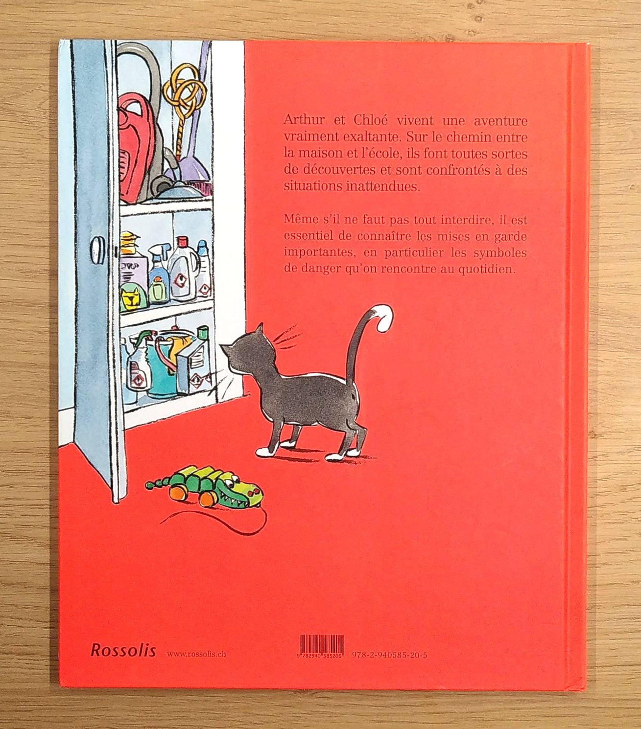 Bas les pattes, danger Livres Servidis