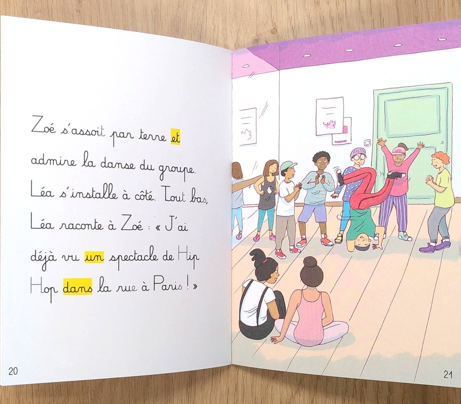 Le cours de danse - Mes premières lectures Montessori - Lettres en lié (cursive) - N4 Montessori & Steiner La family shop