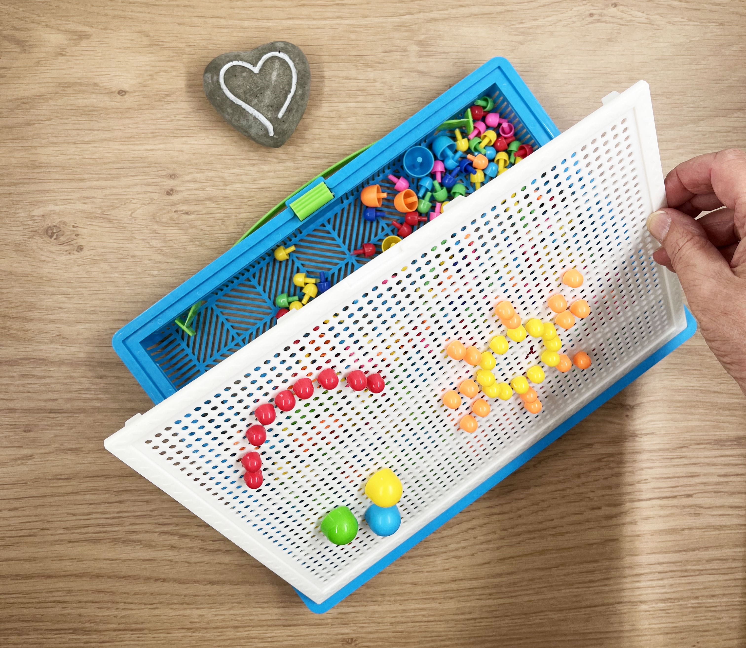Mosaïque à piquer - Jeu concentration et motricité dès 3 ans Jeux & loisirs créatifs La family shop