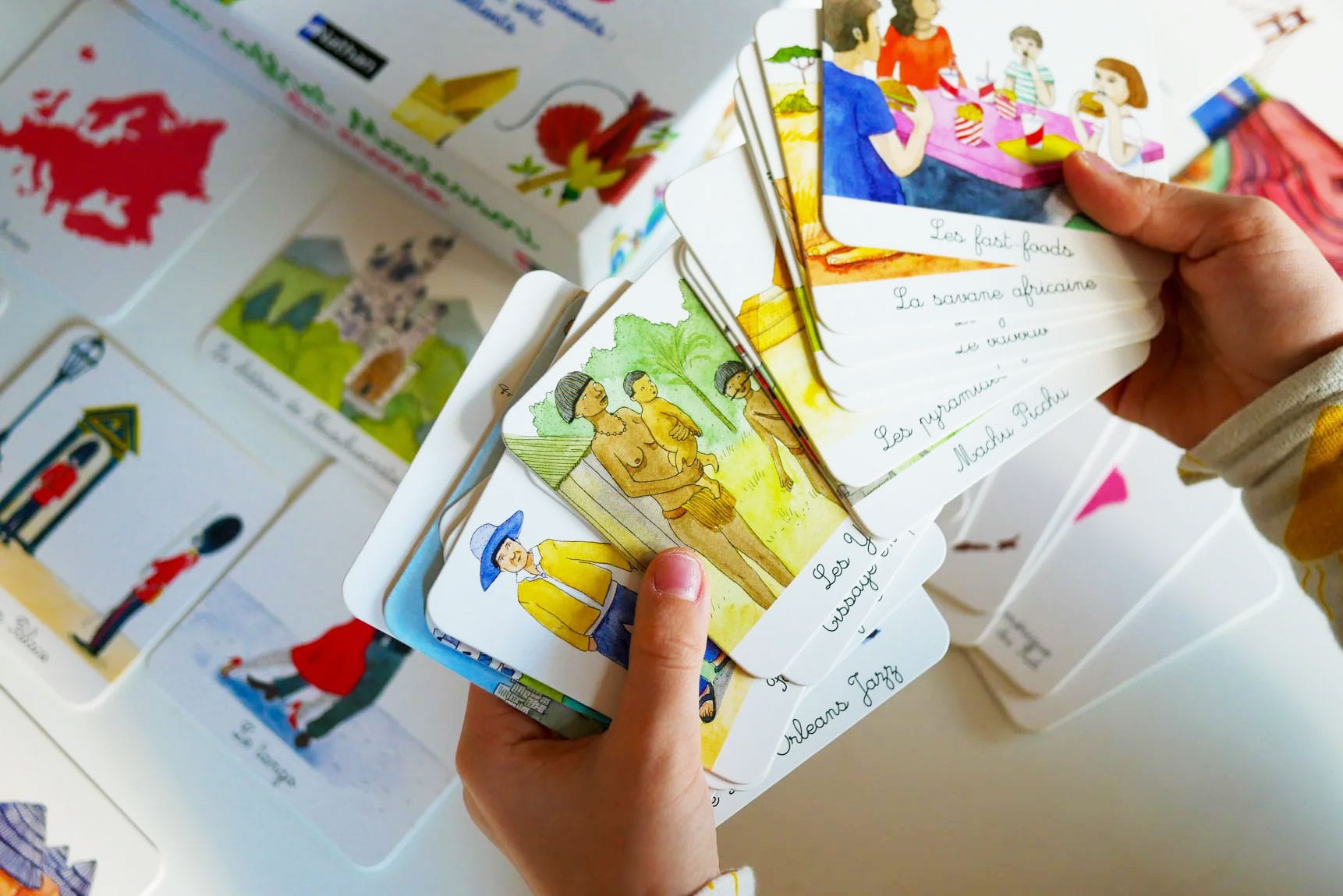 Mon coffret Montessori du monde - Enfant dès 3 ans Montessori & Steiner La family shop